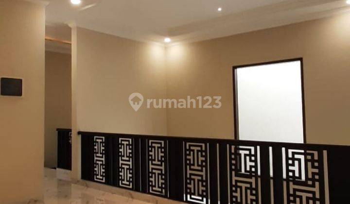 Murah Rumah Apik Cantik 2 Lantai di Cipinang 1