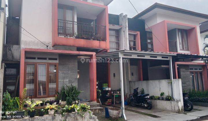 Rumah SHM 2 Lantai Semi Furnished Dijual Cepat 1