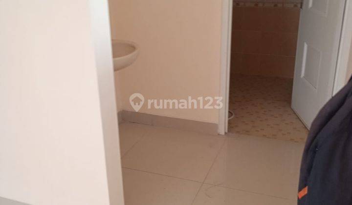Rumah Bagus Unfurnished di Victoria Park Cluster, Tangerang 5