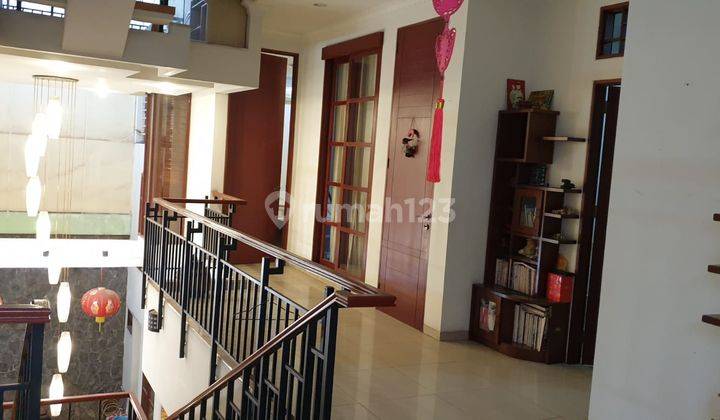 Rumah 4 Lantai Bagus Semi Furnished di Taman Cosmos, Jakarta Barat 2