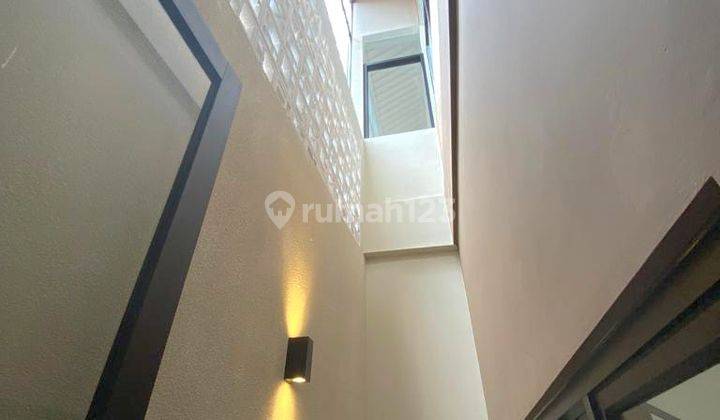 Rumah Kemang 3 Lantai Bagus Semi Furnished SHM 2