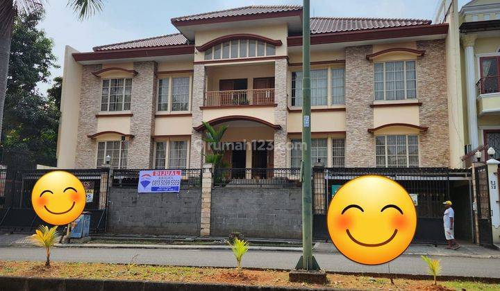 Rumah 3 Lantai Bagus Semi Furnished SHM di Raffles Hills, Depok 1