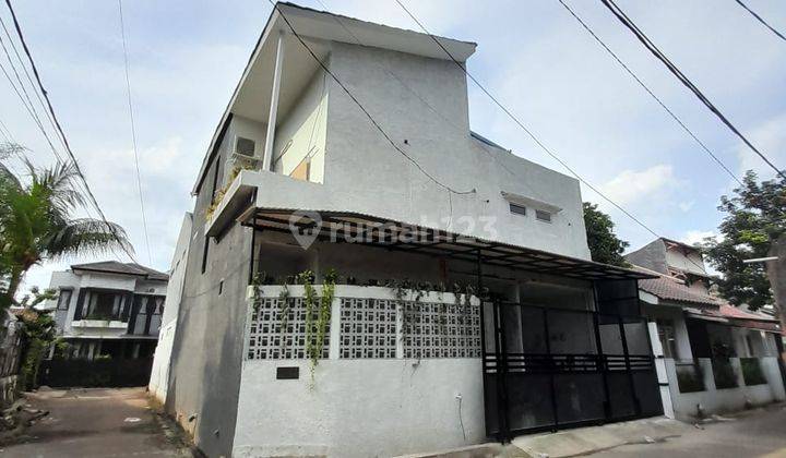 Rumah 2 Lantai Bagus Semi Furnished di Perumahan Bintaro Jaya, Tangerang Selatan 1