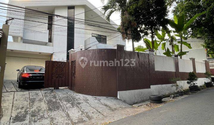 Rumah 2 Lantai Luas 950sqm Ada Swimming Pool di Kemang, Jakarta Selatan 1