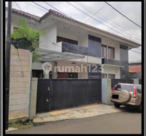 Rumah 2 Lantai Bagus Semi Furnished SHM di Jalan Bendi, Jakarta Selatan 1