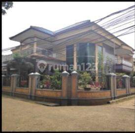 Rumah 2 Lantai Bagus Semi Furnished HGB di Wijaya Timur, Jakarta Selatan 1