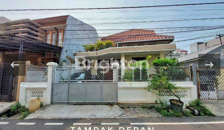 Rumah 2 Lantai Bagus Semi Furnished SHM di Kramat 4, Jakarta Pusat 1