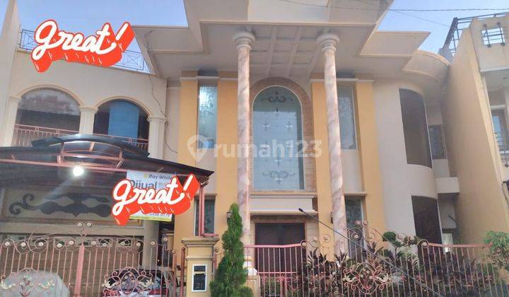 Rumah 2 Lantai Bagus Semi Furnished SHM di Perumahan Tampak Siring, Jakarta Barat 1