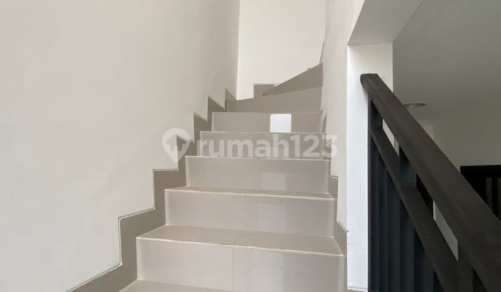 Disewakan Rumah di PIK 2 Uk 4,5x10 3 Lantai Kosongan Siap Huni Termurah 58Jt/Thn 2