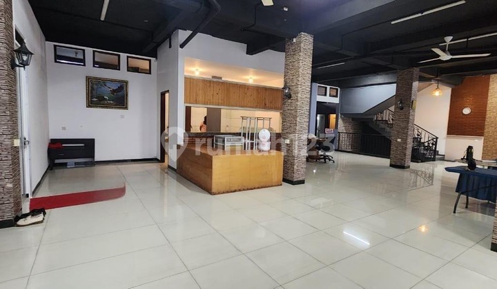 Strategic Commercial Space on Main Road Pasirkaliki Bandung