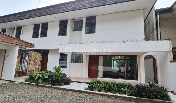 Rumah Mewah Semi Furnished di Hegarmanah, Bandung 2