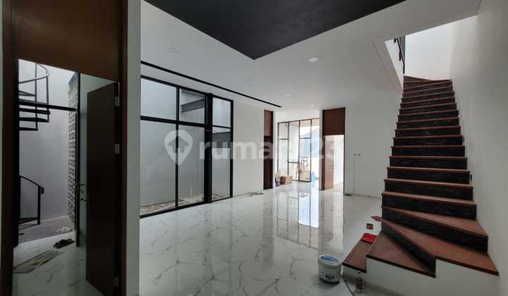 Modern New House in Setraduta Complex, Bandung Modern New House in Setraduta Complex, Bandung