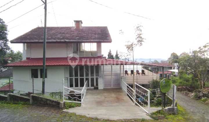 Villa Bagus Cocok Untuk Keluarga di Villa Istana Bunga Lembang