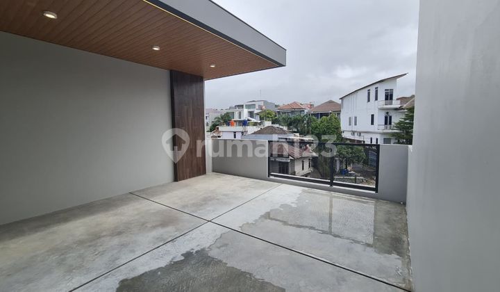 Strategic 3-Story Shophouse on Main Road Setra Duta 2