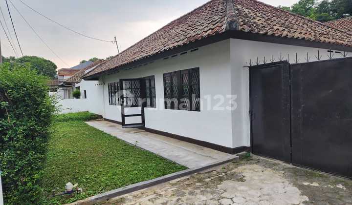 Rumah Asri Classic di Tengah Kota Sayap Pajajaran