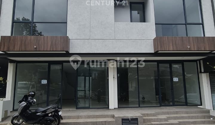 Strategic 3-Story Shop House in Setraduta Raya Strategic 3-Story Shop House in Setraduta Raya