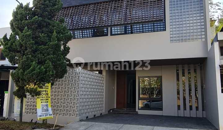 Luxury House with Smart Door Lock in Setraduta, North Bandung. 2