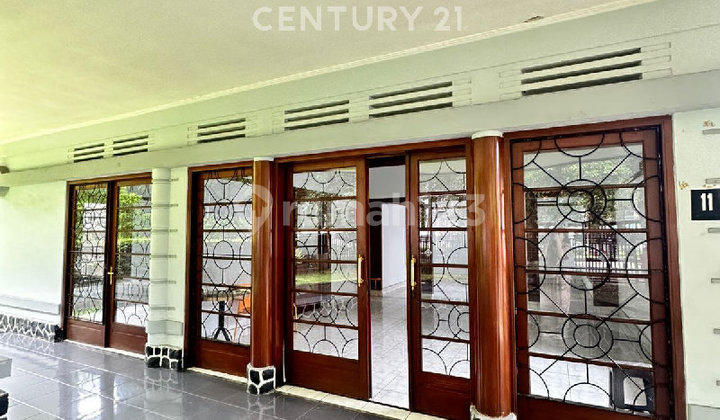 Rumah Besar Kolonial Belanda di Sayap Dago - Surapati Bandung 2