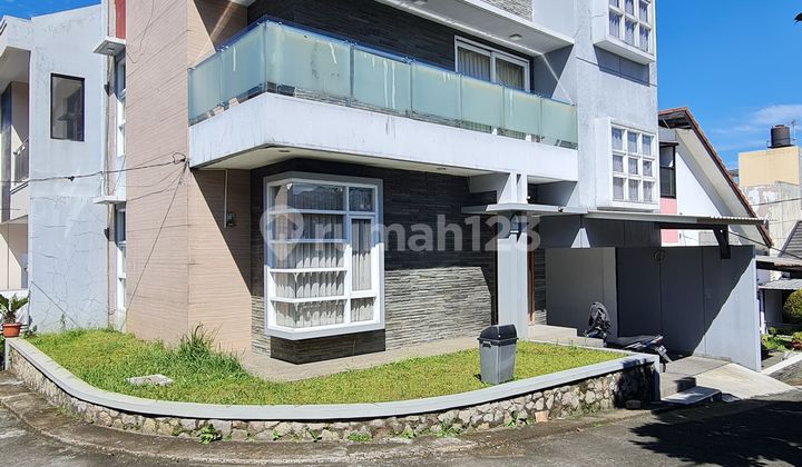 Rumah Minimalis Baru di Komplek Bumi Sariwangi Rumah Minimalis Baru di Komplek Bumi Sariwangi