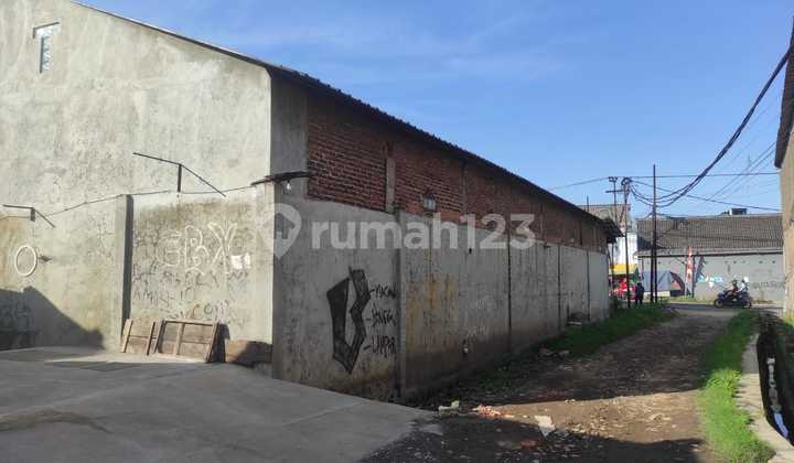 Strategic Main Road Warehouse in Sayap Cijerah Strategic Main Road Warehouse in Sayap Cijerah