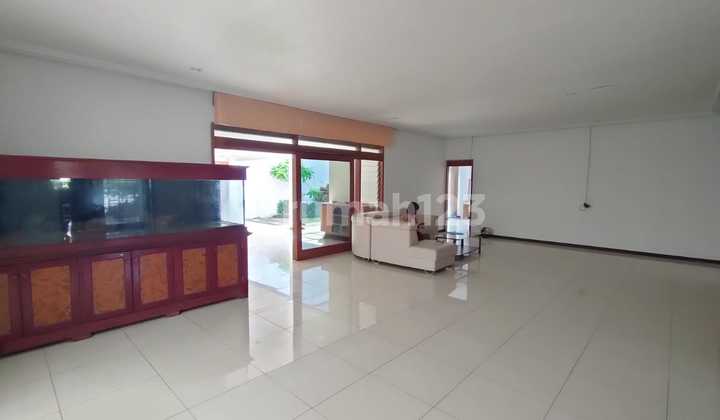 Rumah Asri Semi Furnished di Setrasar Bandung 2