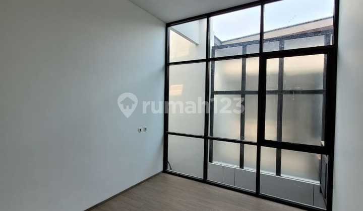 Rumah Baru Modern di Komplek Setraduta, Bandung 2