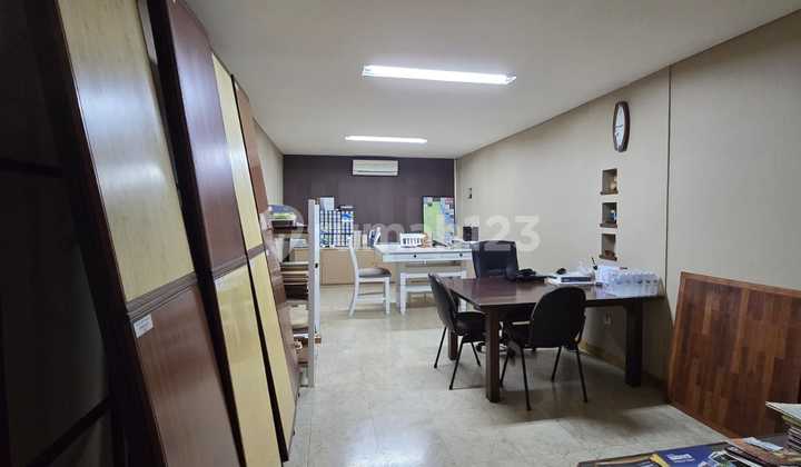 Strategic 3-Storey Shophouse at Setrasari Mall Bandung 2