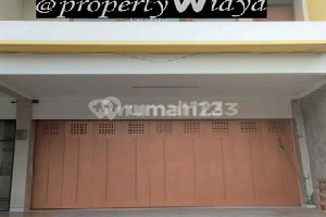Ruko 3 Lantai Siap Huni Dgn Halaman Yg Besar Di Soeta Ruko 3 Lantai Siap Huni Dgn Halaman Yg Besar Di Soeta