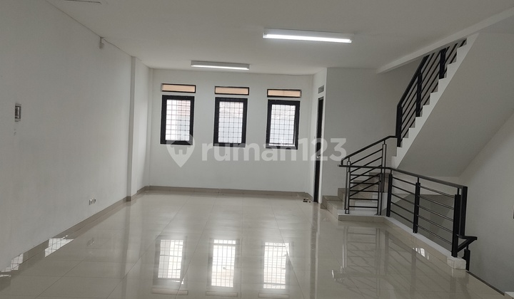 Ruko Bagus Terawat 3 Lantai Di Batununggal Raya