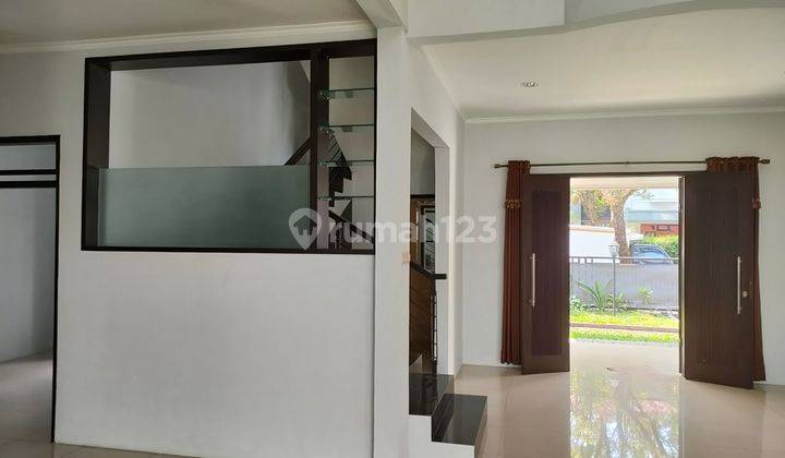 Rumah 2 lantai terawat dengan  full furnish di cluster elite batununggal 2