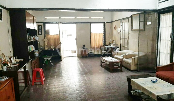 Only the land is counted for the old house in the Riau wing. 2