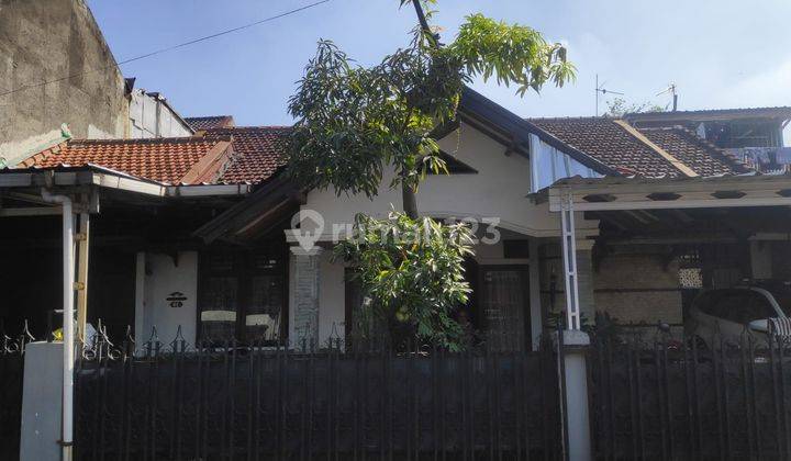 Rumah 2 lantai di jalan logam sayap margacinta 2