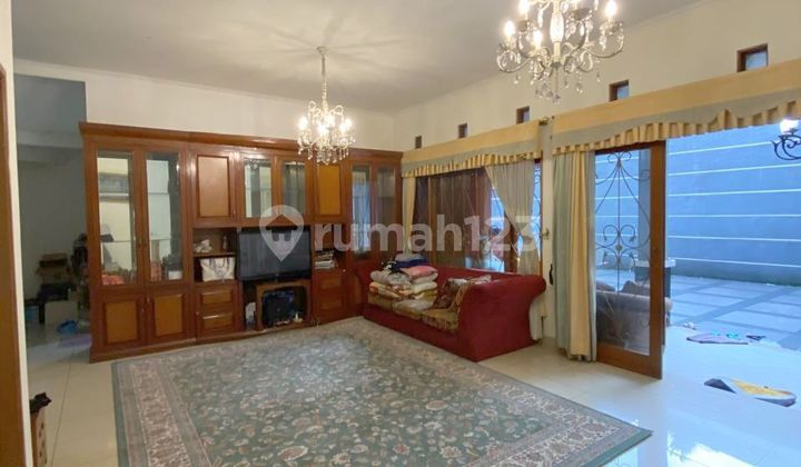 Rumah Dgn Ruangan Terbuka di Blk di Batununggal