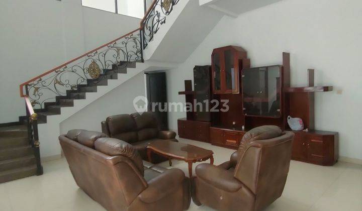 Rumah 2 lantai komplek singgasana pradana 2