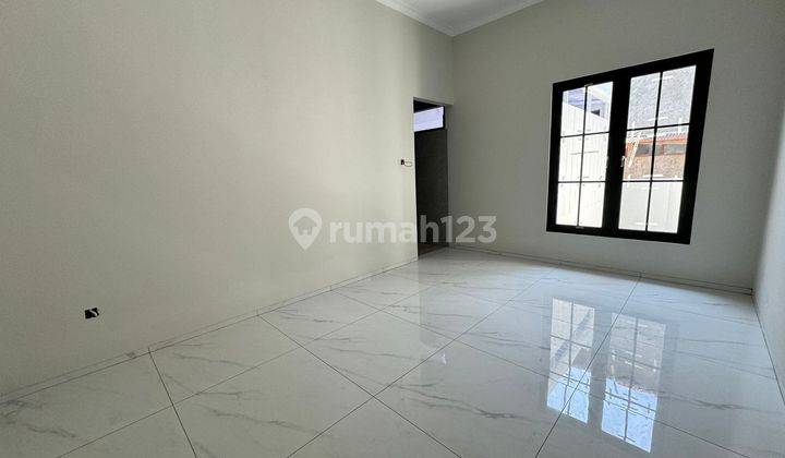 Rumah Baru 2 Lantai Di Tengah Kota Minimalis 2