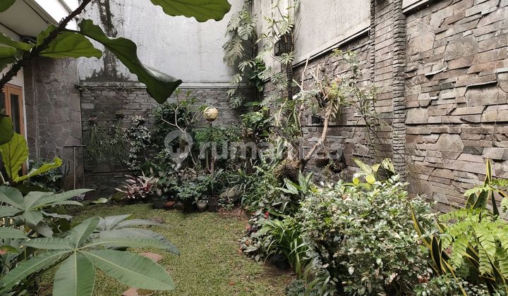 Well-Maintained House With Front And Back Garden, Comfortable Position In Batununggal 2