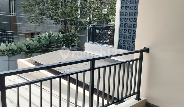 Ready-to-occupy 2-story house in an elite Batununggal cluster. 2