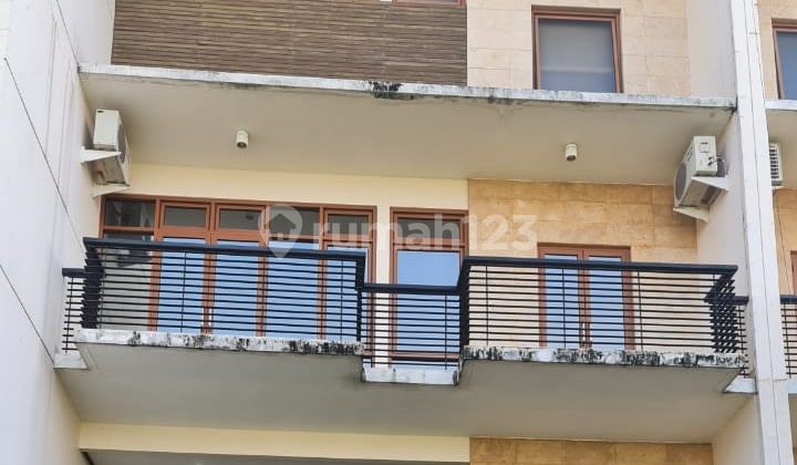 Rumah 4 Lantai Ada Liftnya Di Setraduta Bandung 2