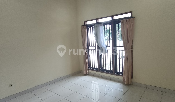 Well-Maintained House Suitable for Office, etc., Batununggal 2