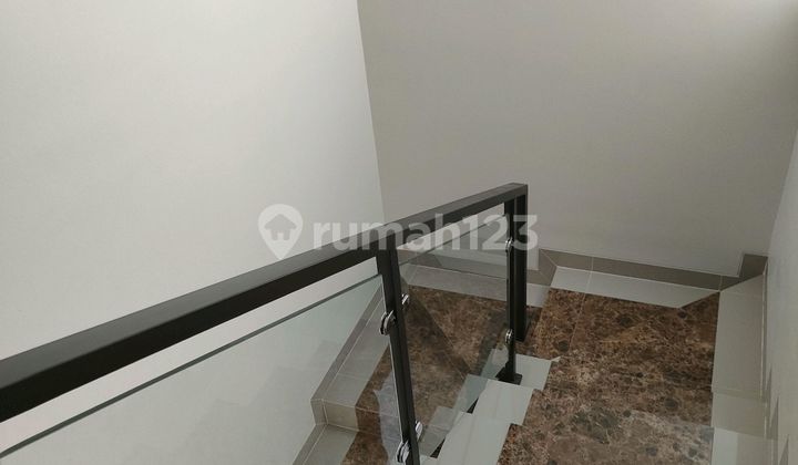 Rumah Baru 2 Lt Minimalis Sayap Batununggal