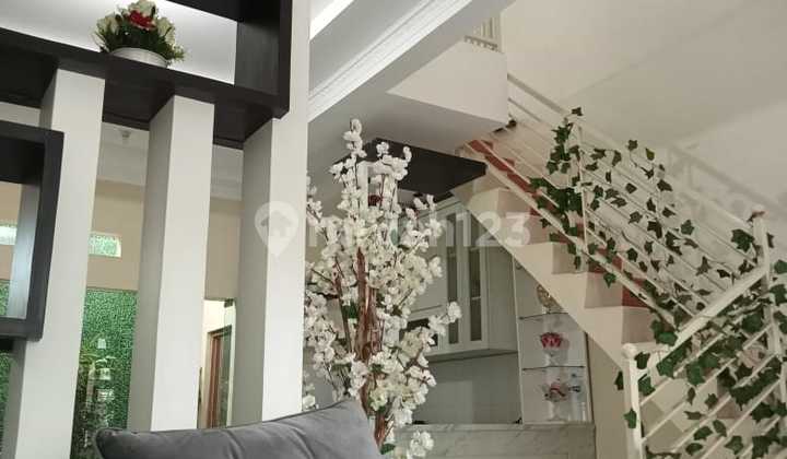 Beautiful House in the Metal Area Complex, Margacinta. 1