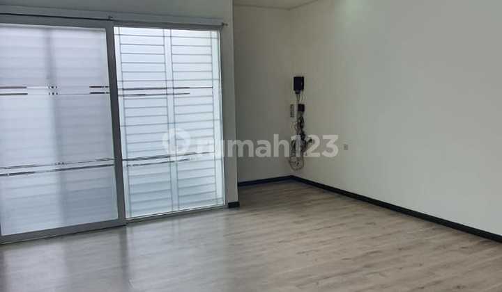 Rumah 3 Lantai Baru Unfurnished SHM di Singgasana , Bandung 7