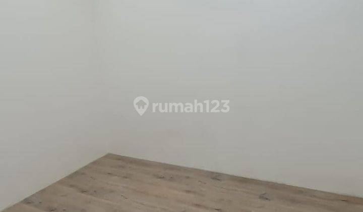 Rumah 3 Lantai Baru Unfurnished SHM di Singgasana , Bandung 14