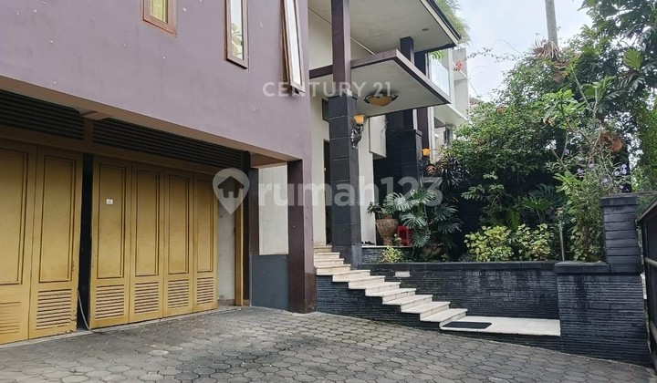 Rumah Lux Siap Huni di Komplek Setraduta Bandung