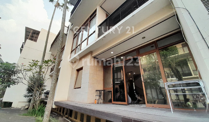 Rumah Setra Duta Lavida Townhouse Dekat Patung Tangan Akses Pool