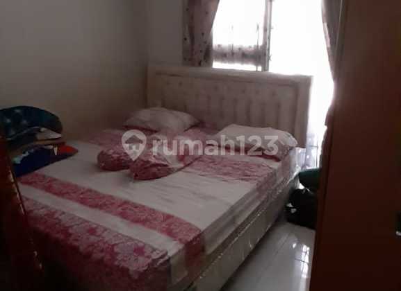 Minimalist House in Chery Field 2