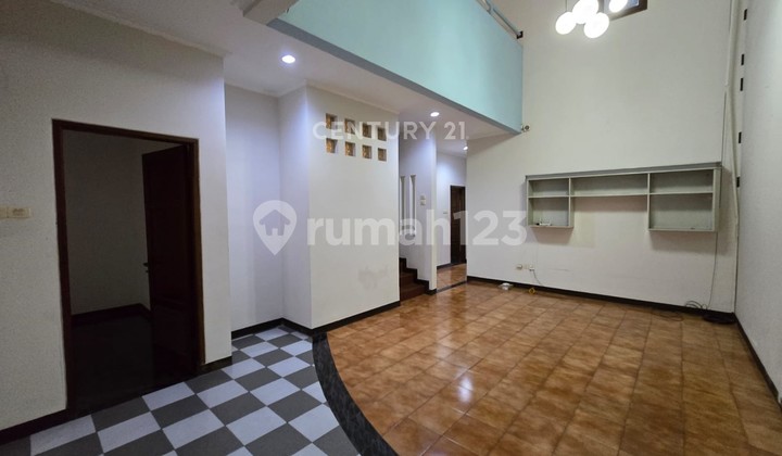 Rumah 2 Lantai di Komplek Setraduta Bandung