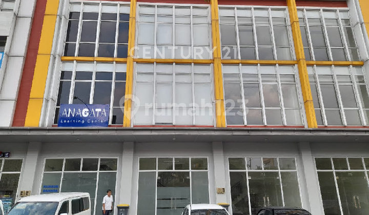 Ruko Magna Commercial Summarecon 3 Lantai Kondisi Siap Pakai
