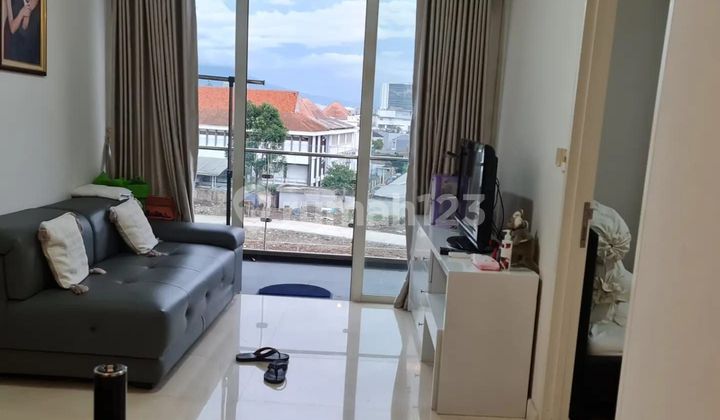 Landmark Residence view kolam renang  2