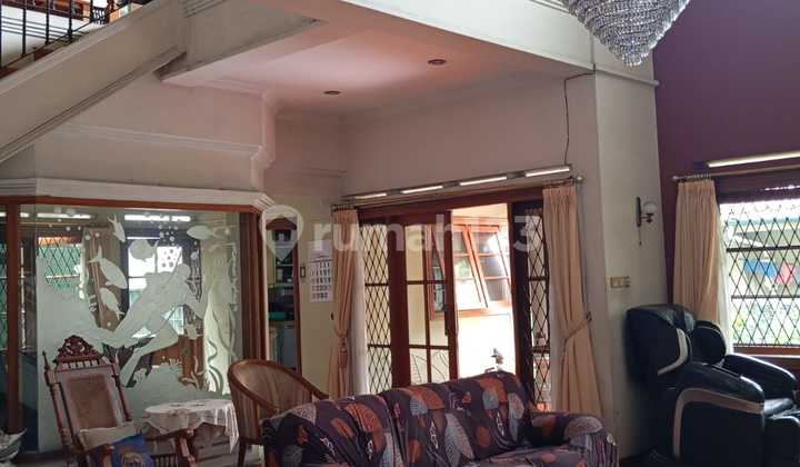 Luxury House on Cijagra Street Bandung